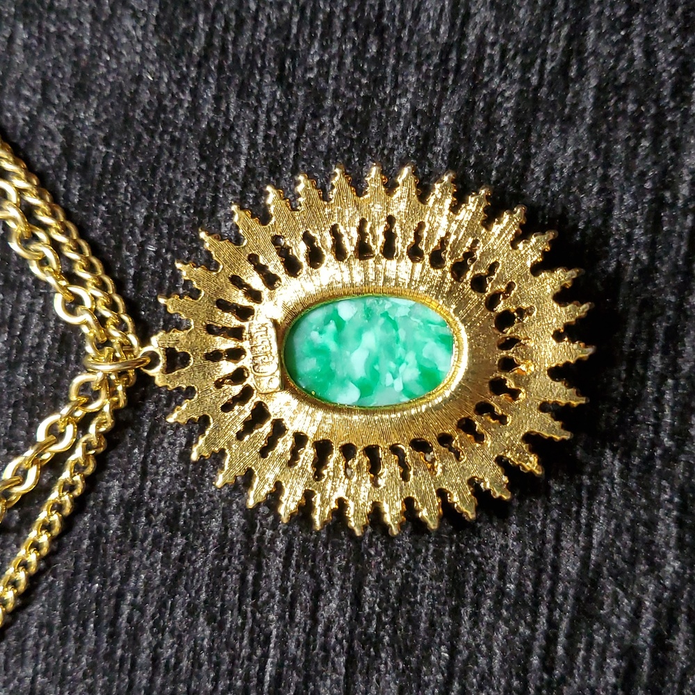 Vintage CELEBRITY Gold DOUBLE CHAIN Green SUNBURST FAUX JADE Necklace - Picture 7 of 8